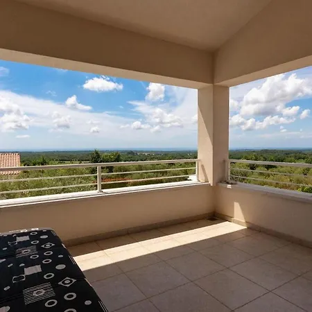 Holiday home Nira Visnjan