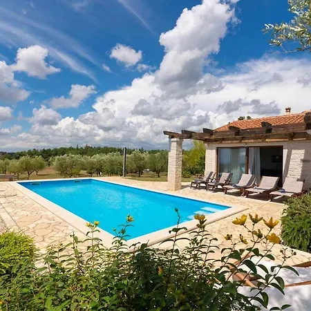 Holiday home Nira Visnjan
