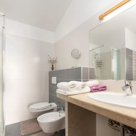 Holiday home Nira Visnjan